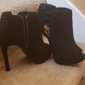 Black bootie by Mix No.6